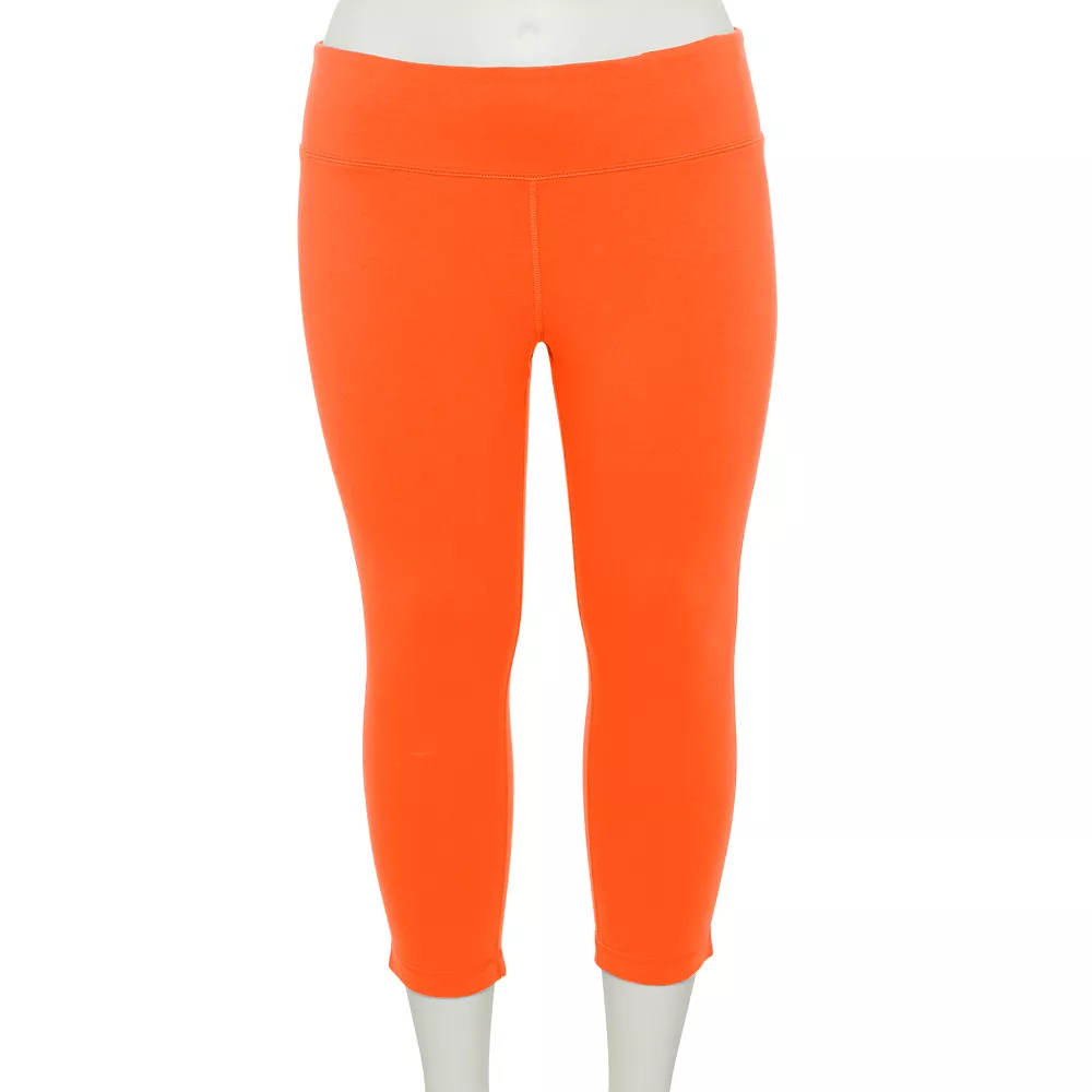 Plus Size Tek GearĀ® Essential High-Waisted Capri Leggings - Image 4